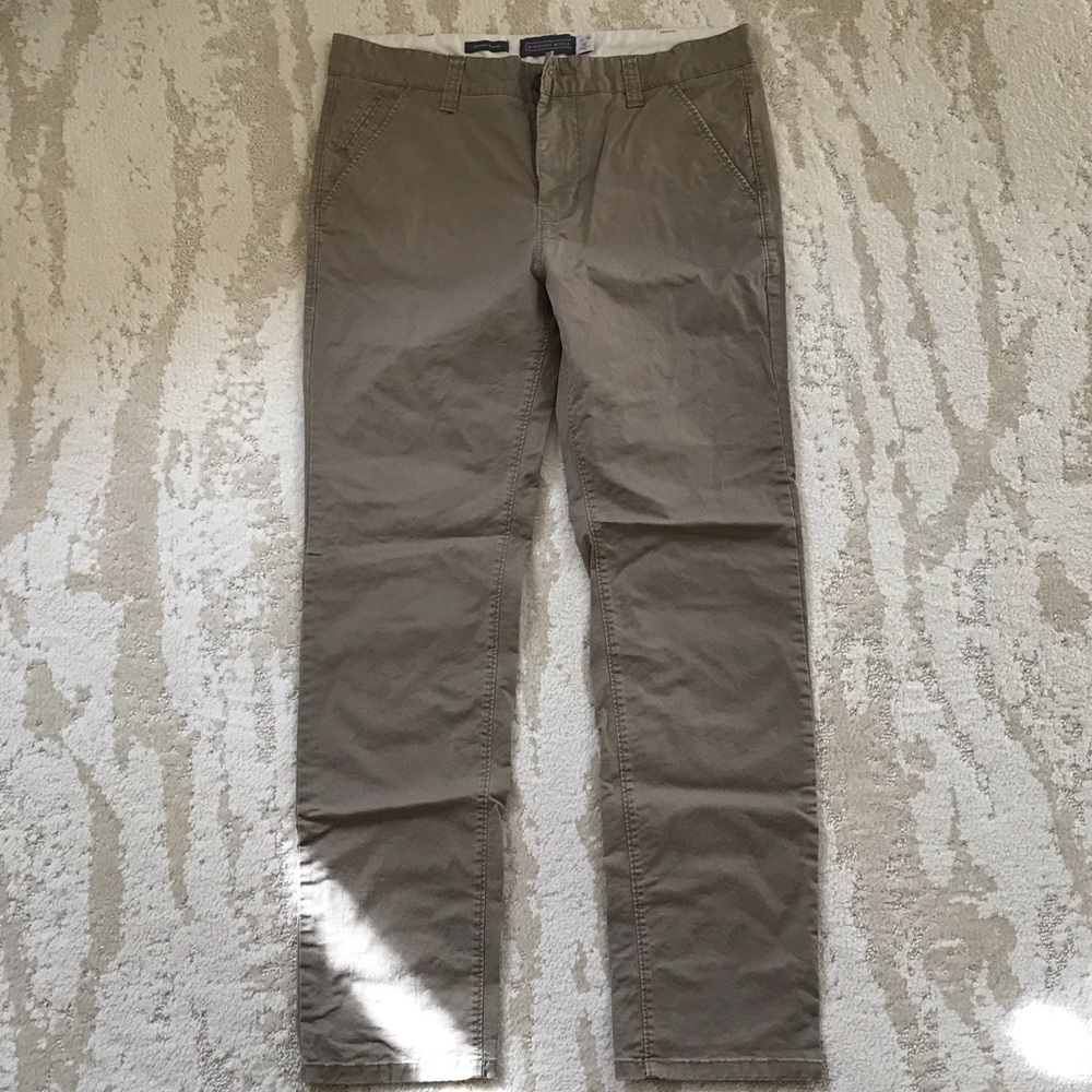 Classic Men's Khaki Chinos
